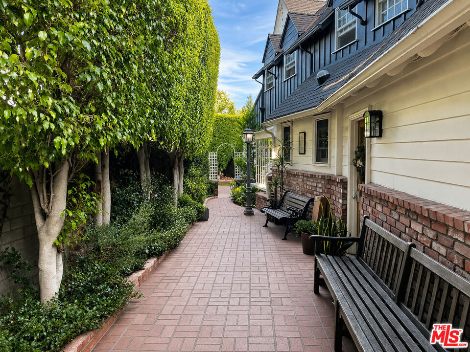 Property photo for 800 Cinthia St, Beverly Hills, CA