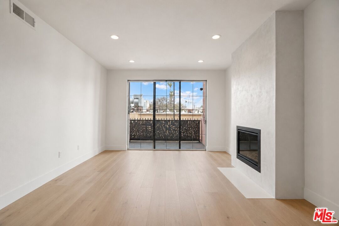 Property photo for 1522 S Saltair Ave, #106, Los Angeles, CA
