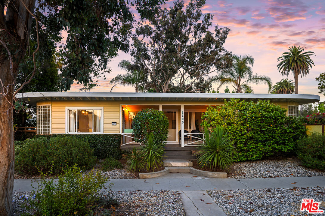 Property photo for 1100 Victoria Ave, Venice, CA