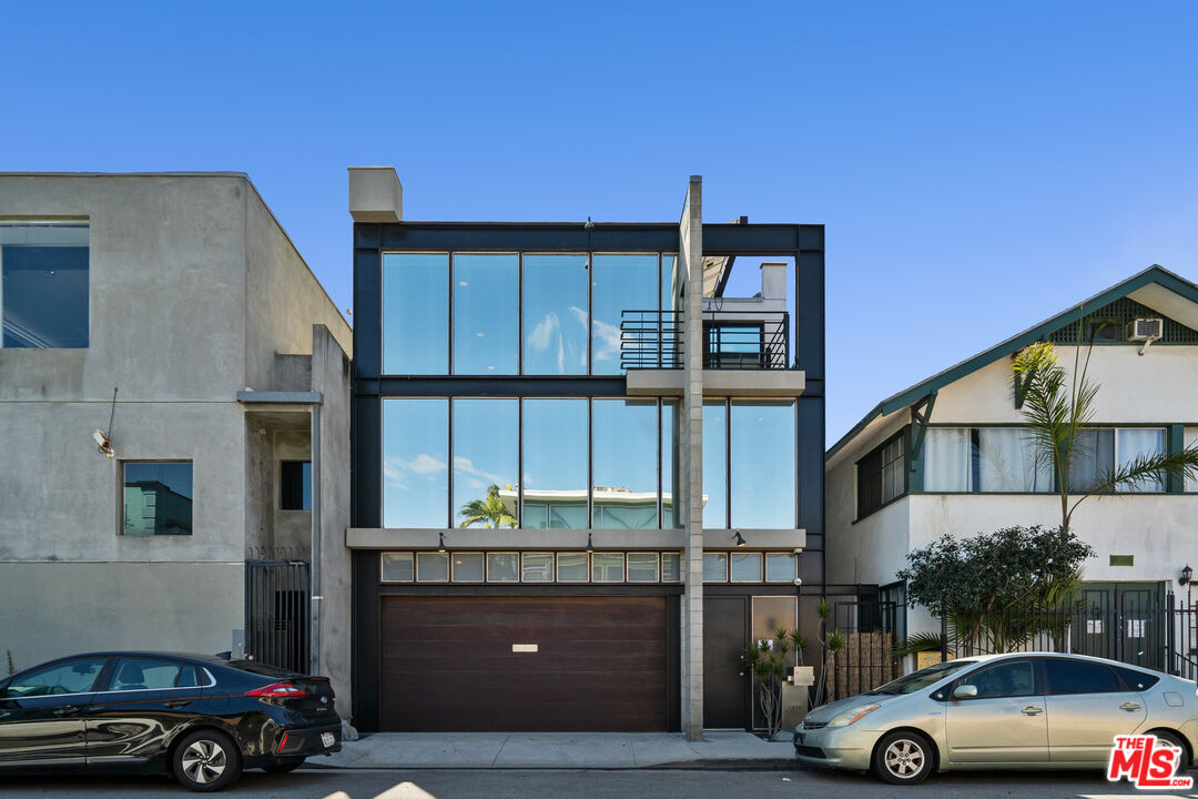Property photo for 1313 Innes Pl, Venice, CA