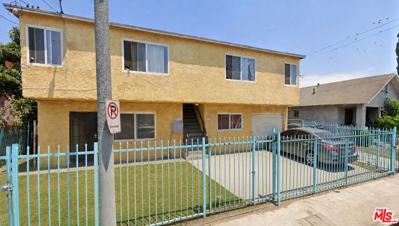 Property photo for 901 W 83rd St, Los Angeles, CA