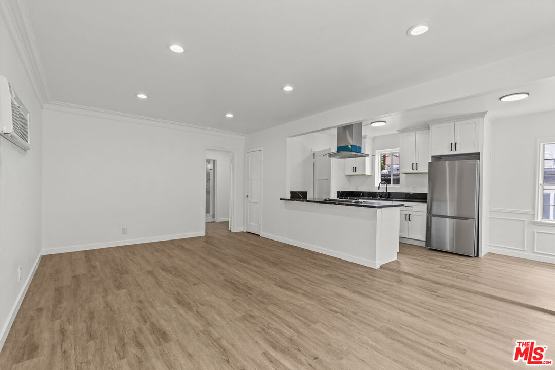 Property photo for 544 1/2 N Genesee Ave, Los Angeles, CA