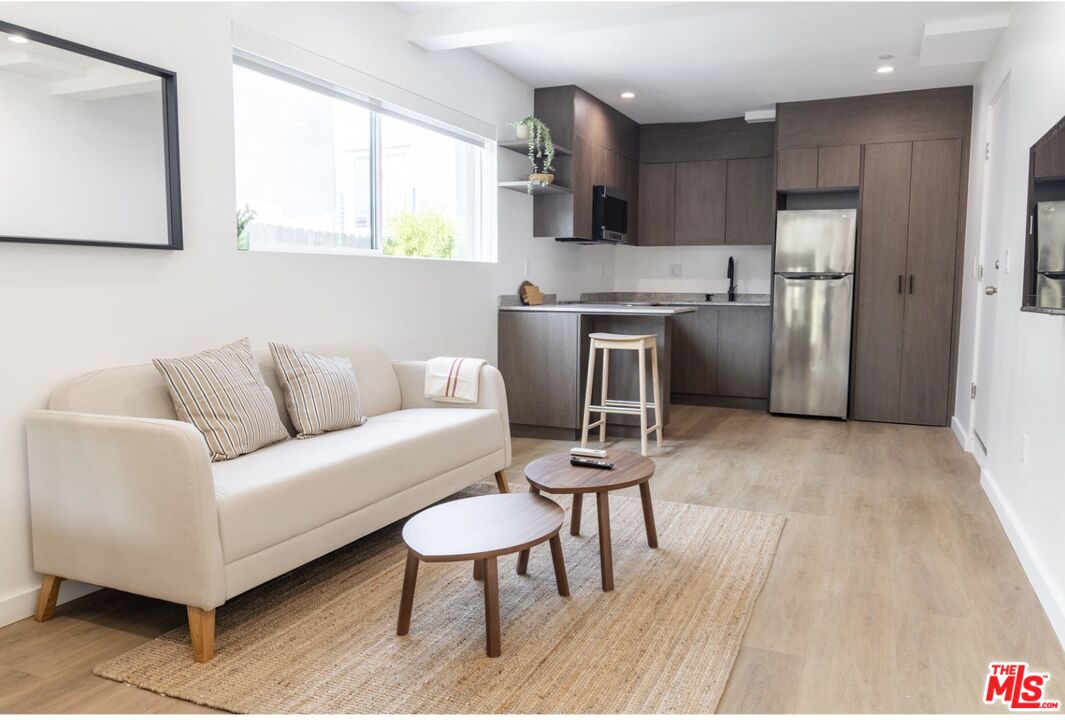 Property photo for 923 N Mariposa Ave, #1/4, Los Angeles, CA