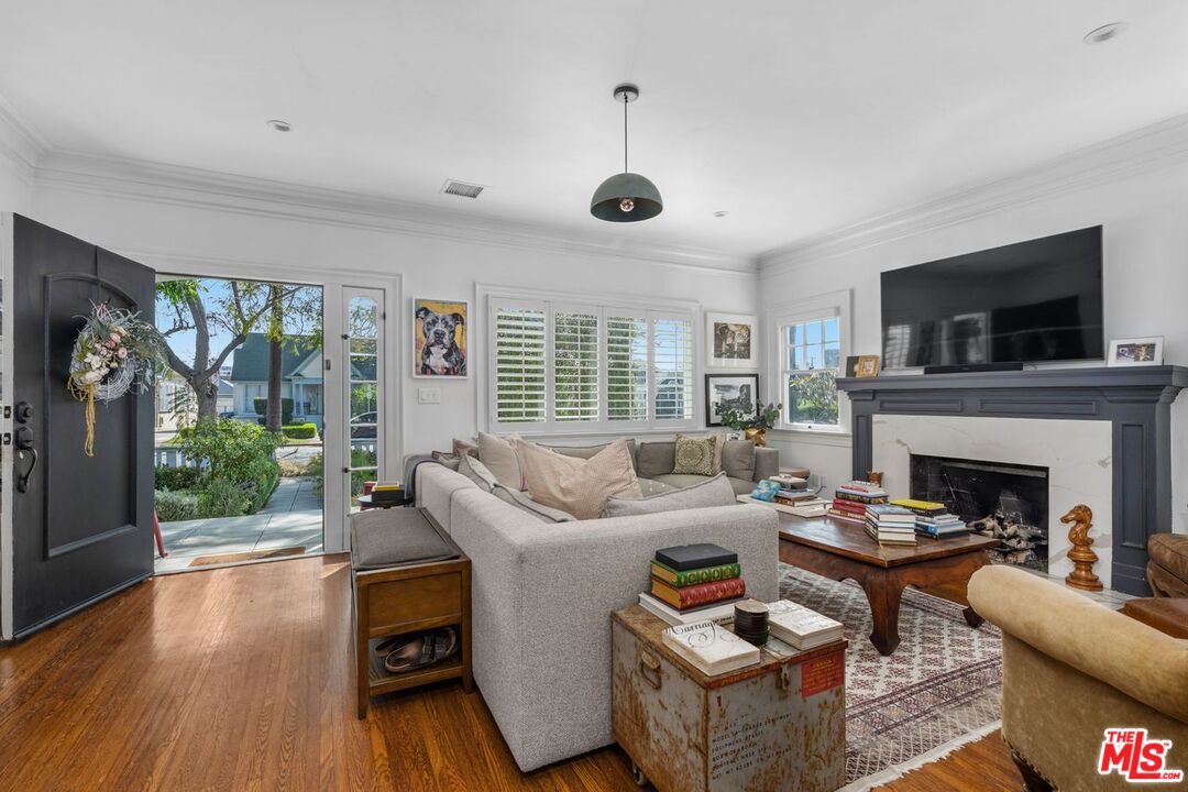 Property photo for 1117 S Manhattan Pl, Los Angeles, CA