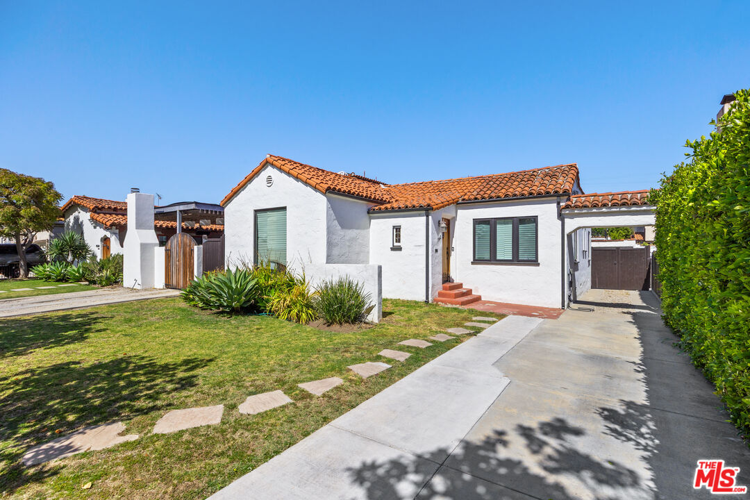 Property photo for 1542 S Canfield Ave, Los Angeles, CA