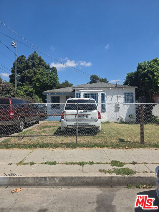 Property photo for 559 W 90th St, Los Angeles, CA