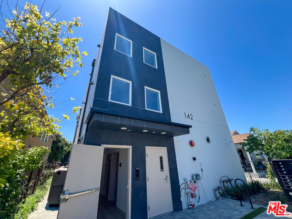 Property photo for 142 E 84th St, Los Angeles, CA