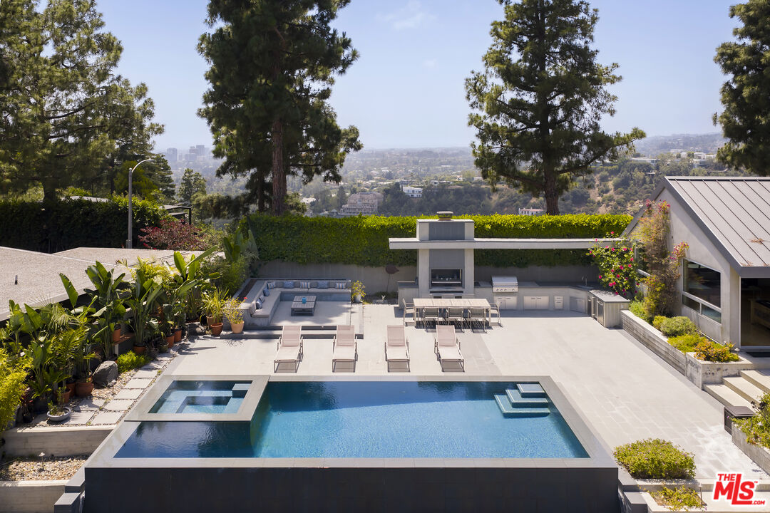 Property photo for 1270 Lago Vista Dr, Beverly Hills, CA