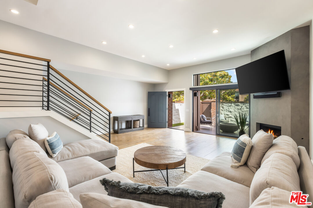 Property photo for 13036 Mindanao Way, #4, Marina Del Rey, CA