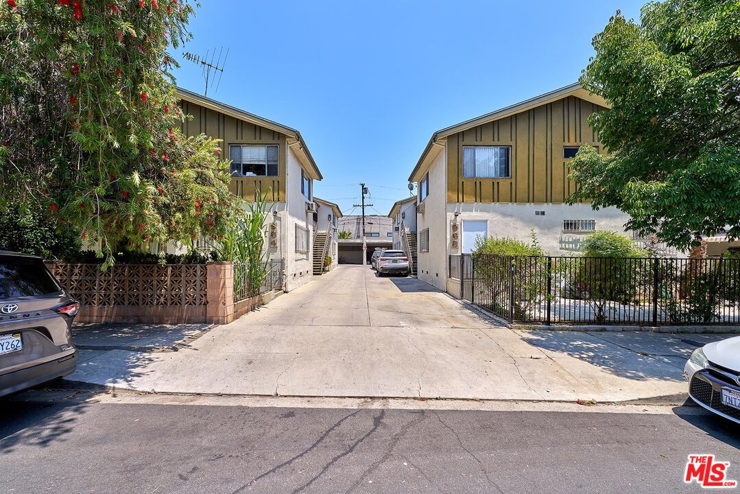Property photo for 968 S New Hampshire Ave, Los Angeles, CA