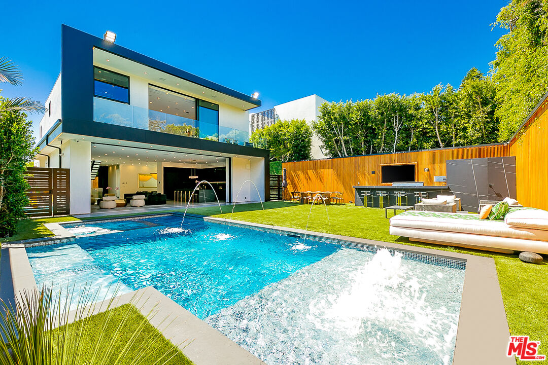 Property photo for 128 N Laurel Ave, Los Angeles, CA