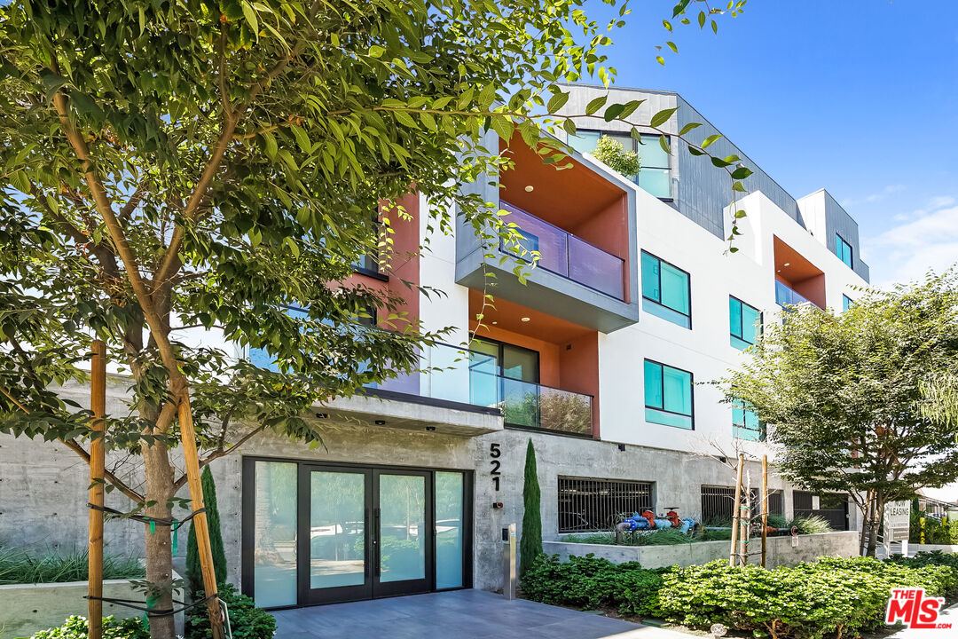 Property photo for 521 N Gramercy Pl, #305, Los Angeles, CA