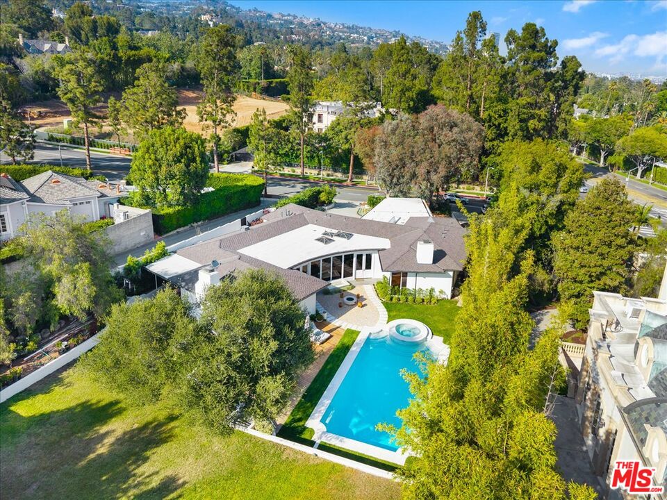 Property photo for 909 N Alpine Dr, Beverly Hills, CA