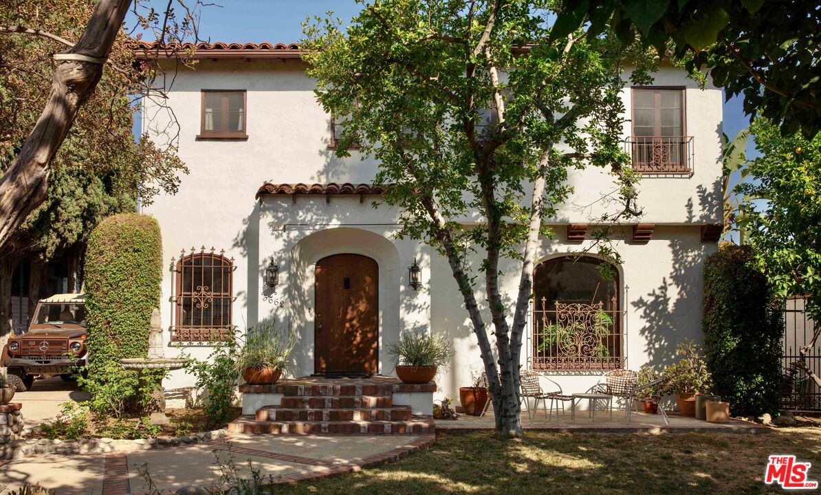 Property photo for 5662 Berkshire Dr, Los Angeles, CA
