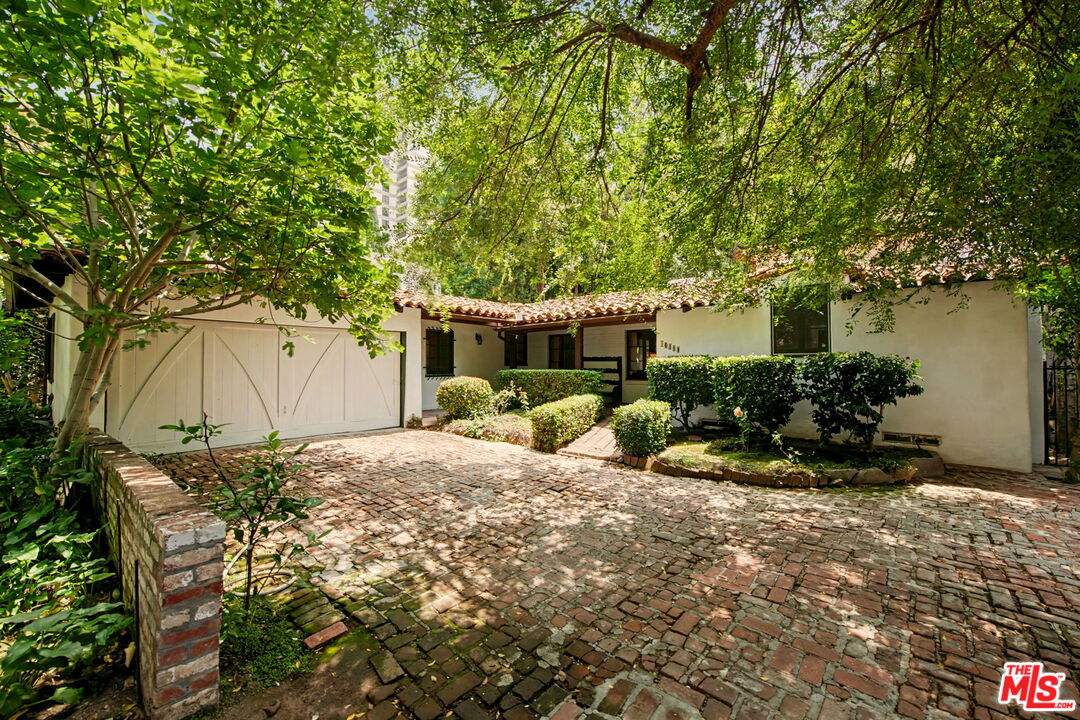 Property photo for 10484 Lindbrook Dr, Los Angeles, CA