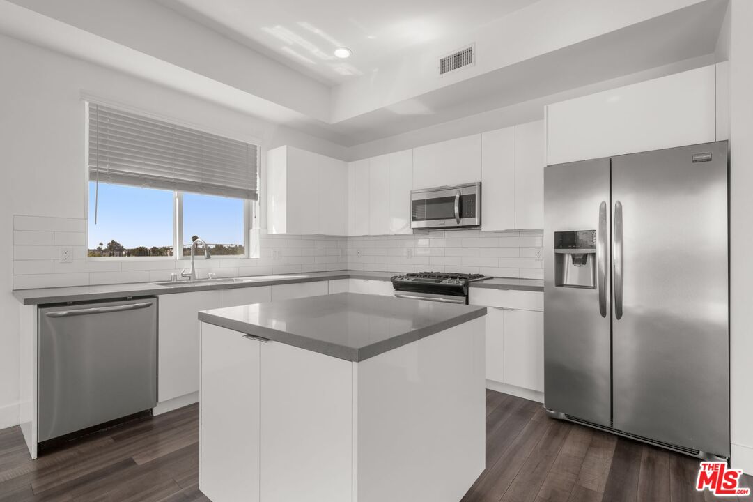 Property photo for 1215 S Bedford St, #501, Los Angeles, CA