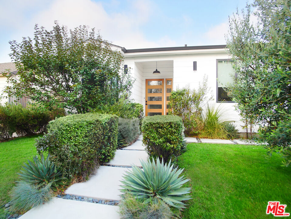 Property photo for 3744 Somerset Dr, Los Angeles, CA