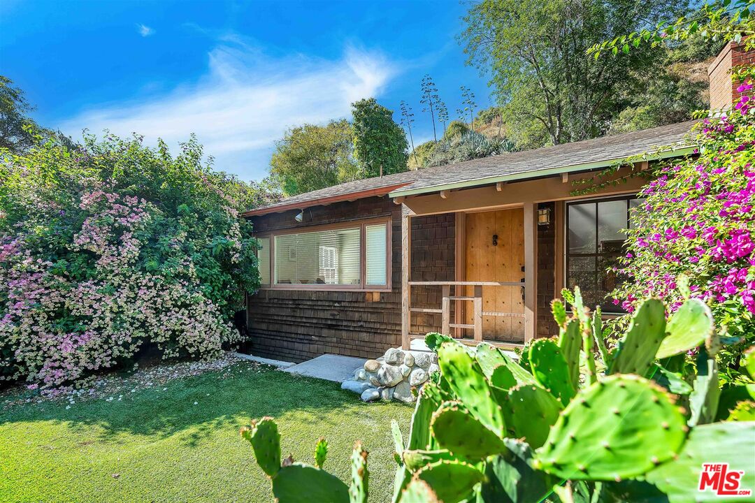 Property photo for 9859 Easton Dr, Beverly Hills, CA