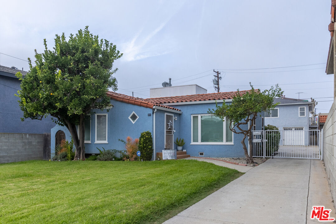 Property photo for 811 E Nutwood St, Inglewood, CA