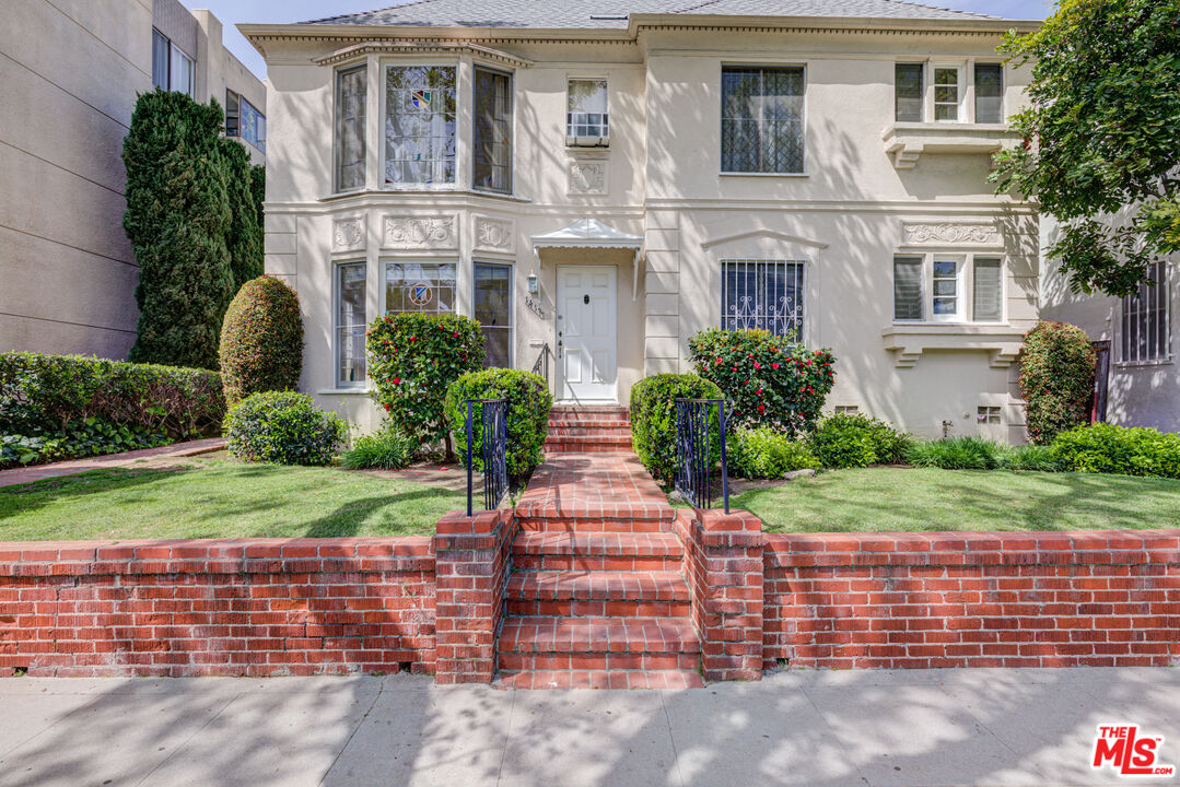 Property photo for 143 S Canon Dr, #B, Beverly Hills, CA