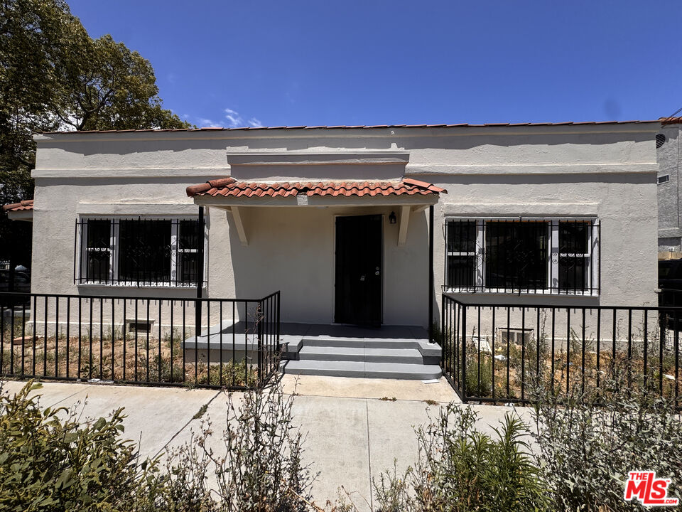 Property photo for 1100 Saint Louis Ave, Long Beach, CA