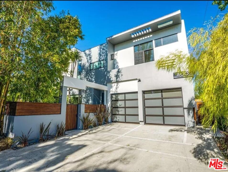 Property photo for 800 N Harper Ave, Los Angeles, CA