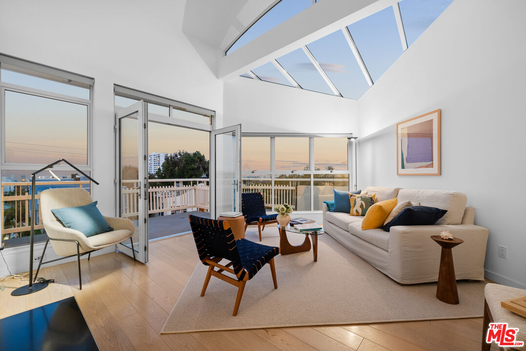 Property photo for 2913 3rd St, #304, Santa Monica, CA