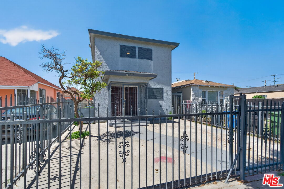 Property photo for 913 E 92nd St, Los Angeles, CA