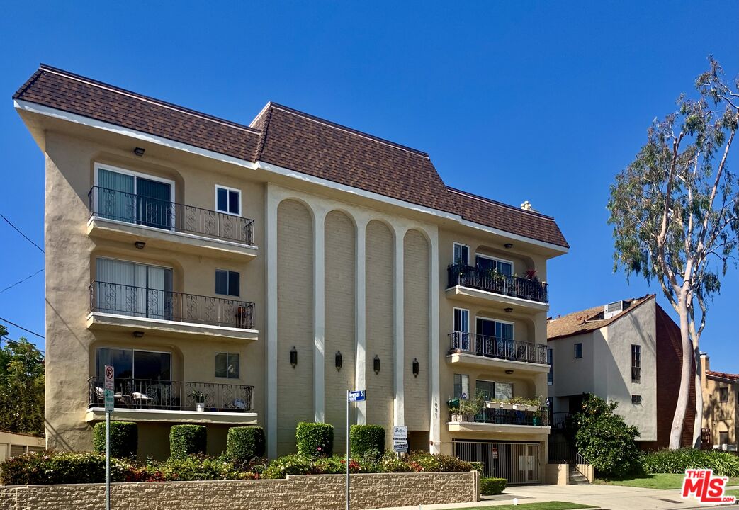 Property photo for 1097 S Bedford DR, #204, Los Angeles, CA