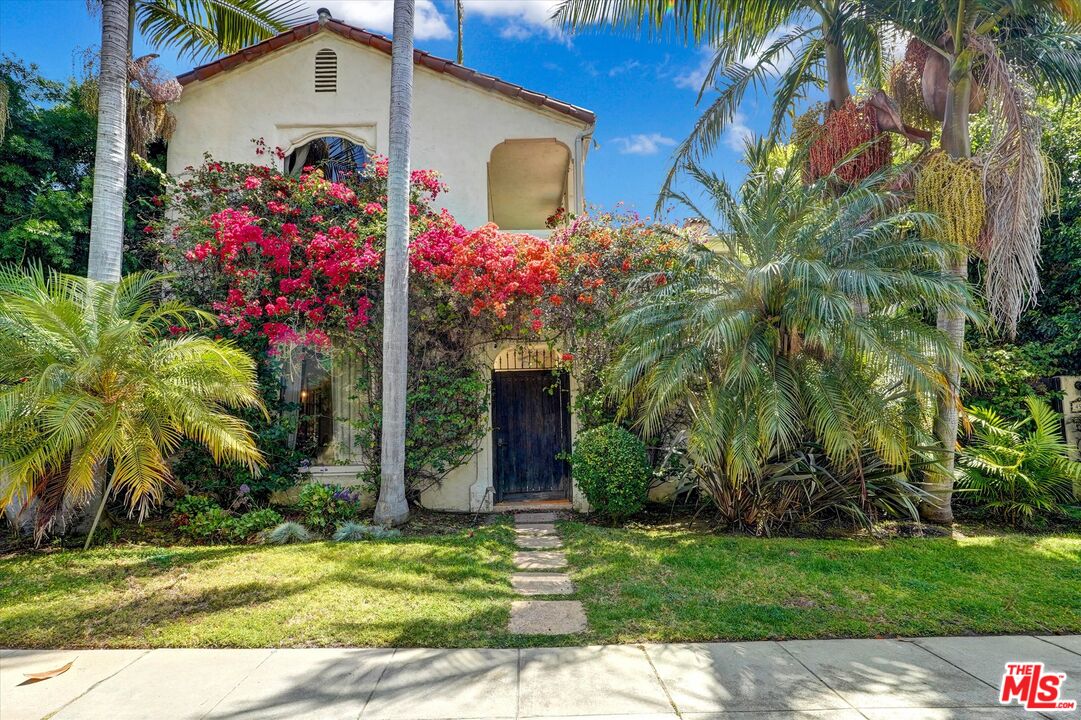 Property photo for 456 1/2 Smithwood Dr, Beverly Hills, CA