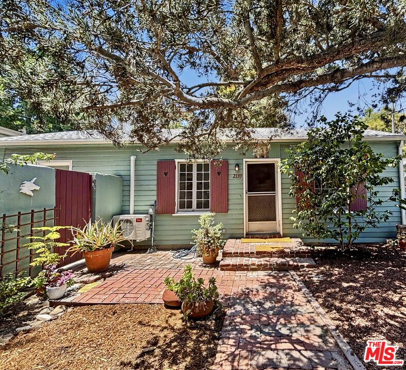 Property photo for 2139 Holly Dr, Los Angeles, CA