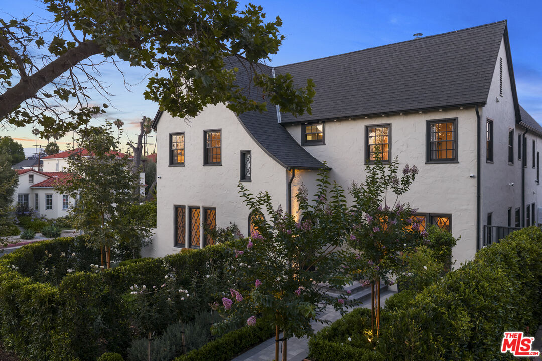 Property photo for 202 S Citrus Ave, Los Angeles, CA