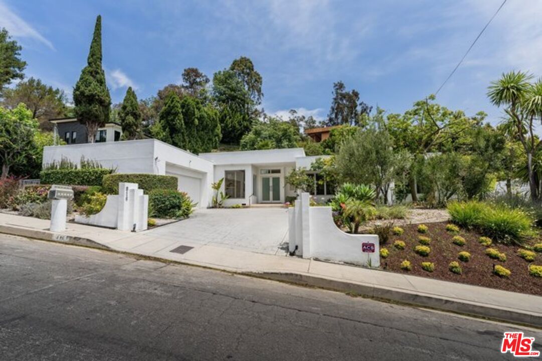 Property photo for 816 N Kenter Ave, Los Angeles, CA
