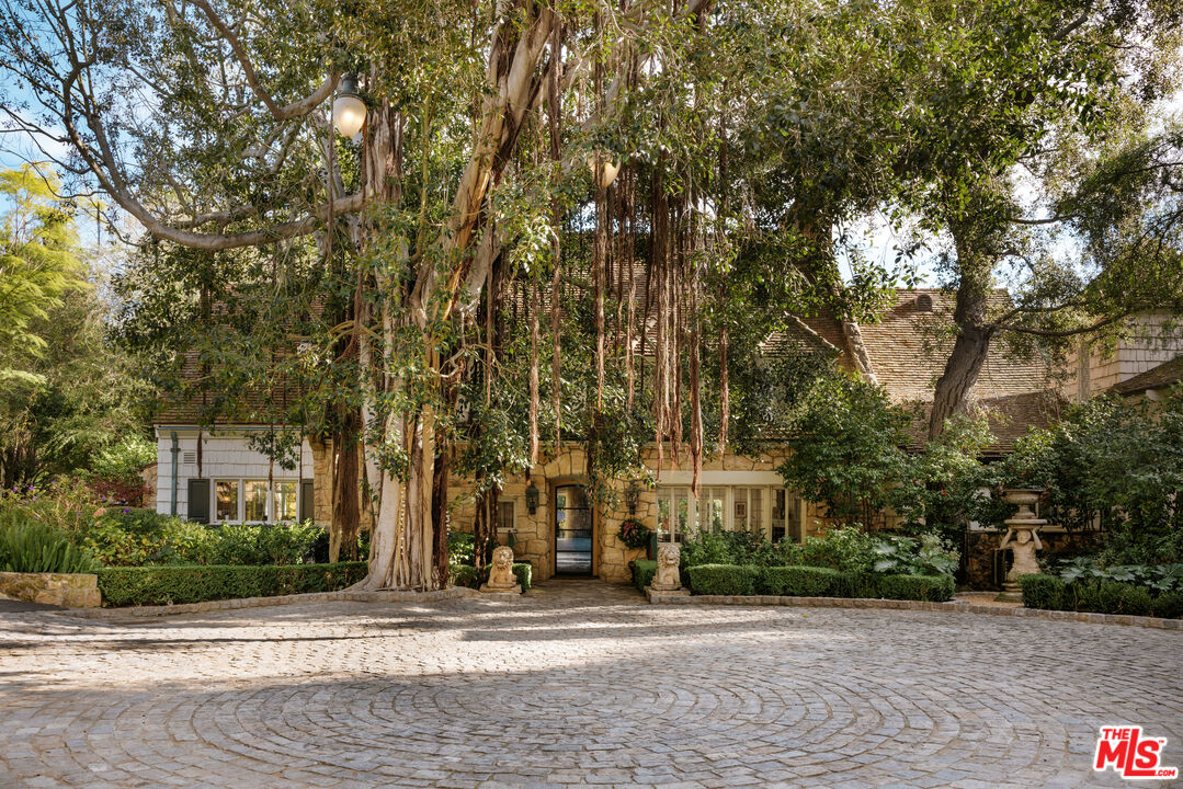 Property photo for 9631 Cedarbrook Dr, Beverly Hills, CA