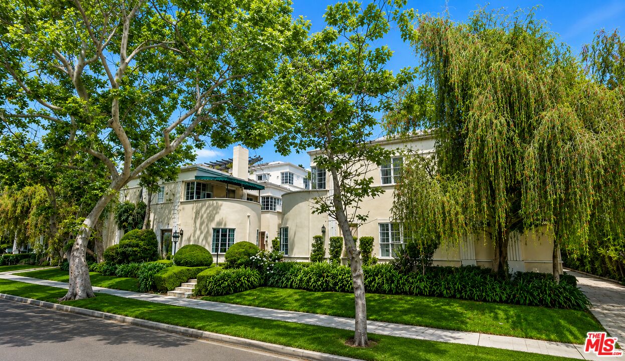 Property photo for 332 N Sycamore Ave, Los Angeles, CA