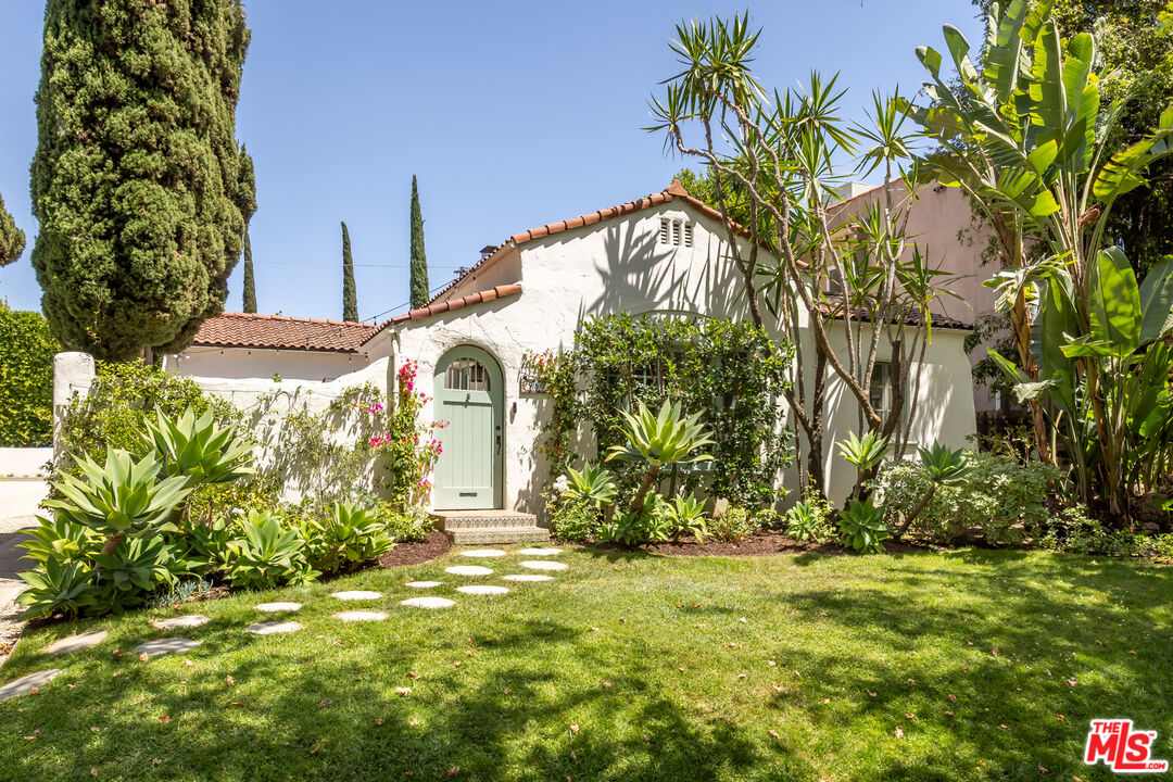 Property photo for 950 S Muirfield Rd, Los Angeles, CA