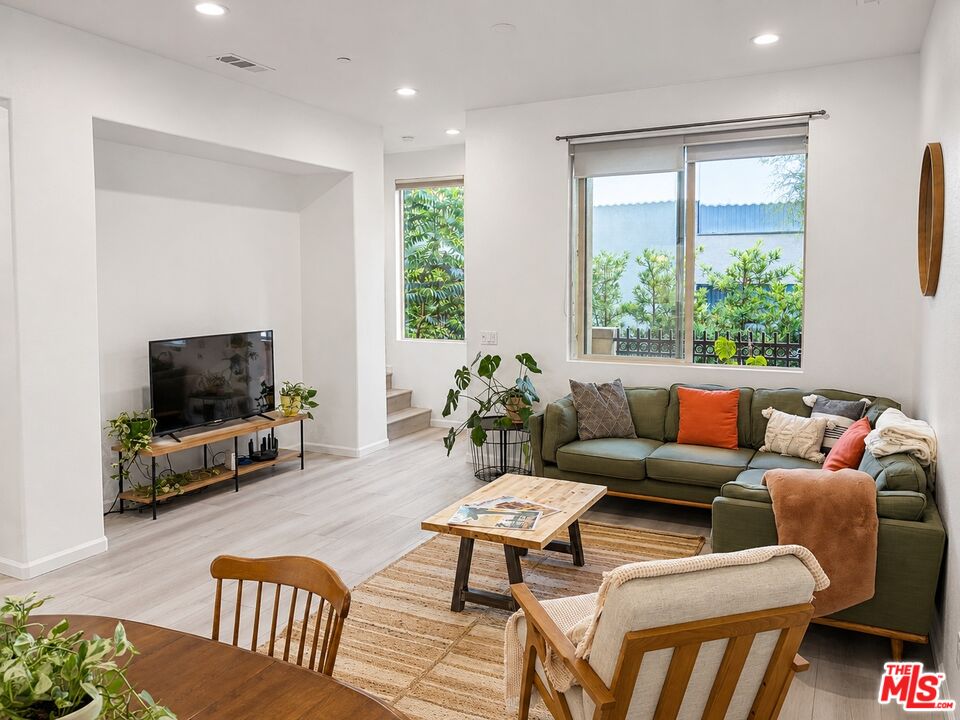 Property photo for 5046 Mosaic Ct, Los Angeles, CA