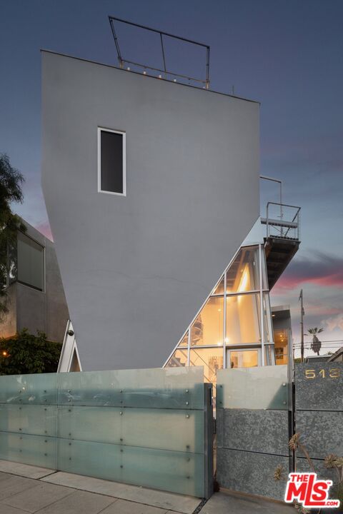 Property photo for 513 Grand Blvd, Venice, CA