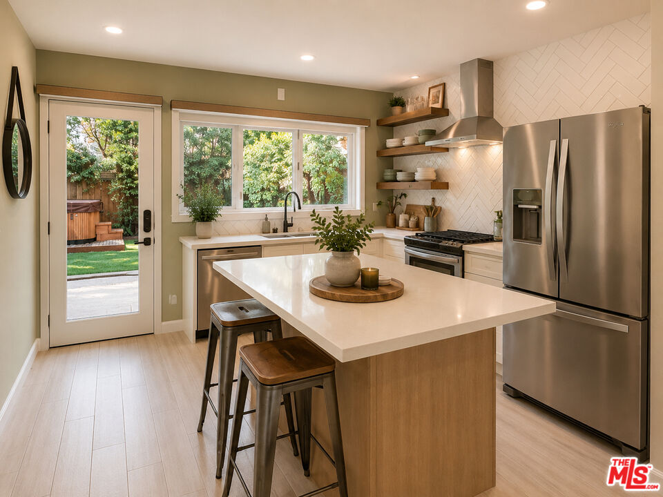 Property photo for 3213 Thatcher Ave, Venice, CA