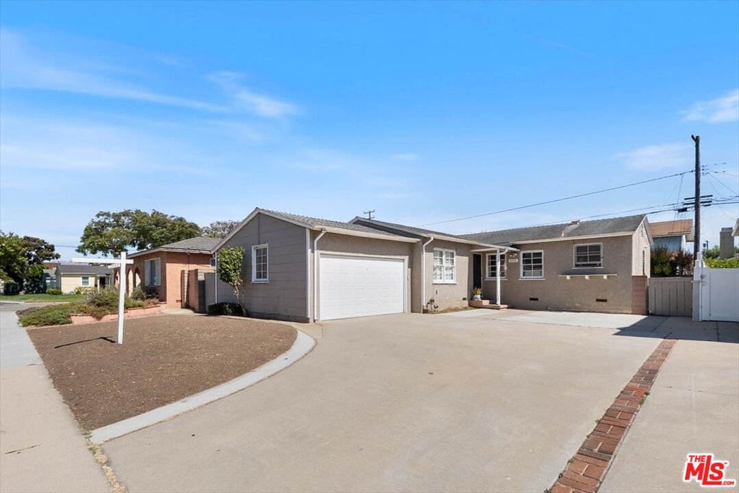 Property photo for 5408 W 138th Pl, Hawthorne, CA