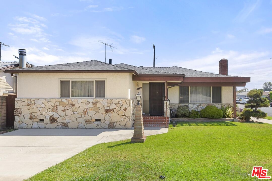 Property photo for 5374 S Centinela Ave, Los Angeles, CA