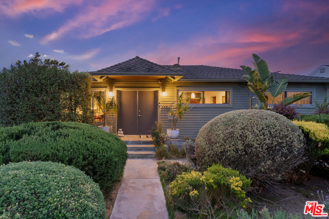Property photo for 6504 W 87th St, Los Angeles, CA