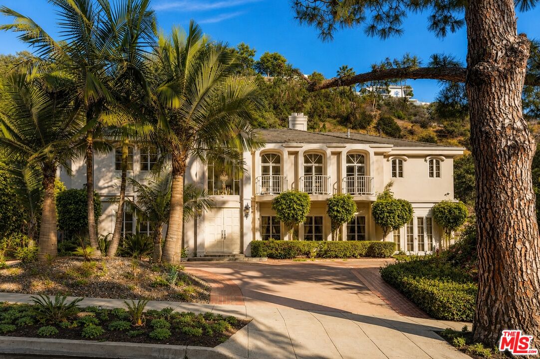 Property photo for 1174 Coldwater Canyon Dr, Beverly Hills, CA