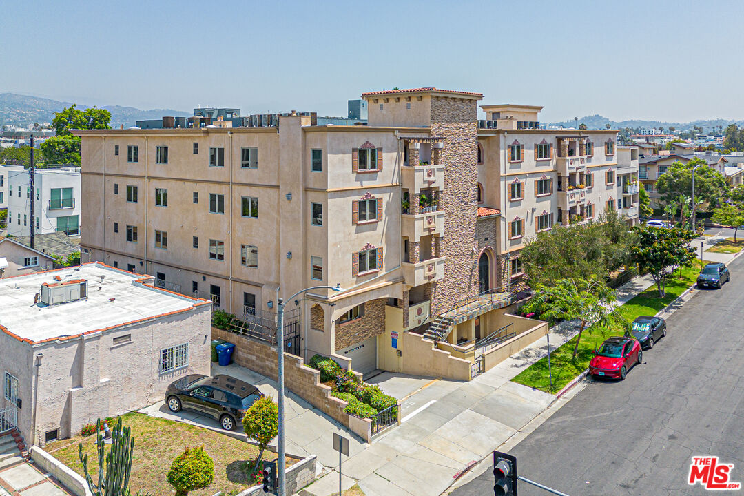 Property photo for 5057 Maplewood Ave, #PH4, Los Angeles, CA