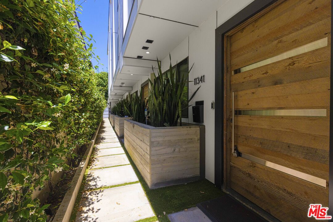 Property photo for 11341 Pearl St, Los Angeles, CA