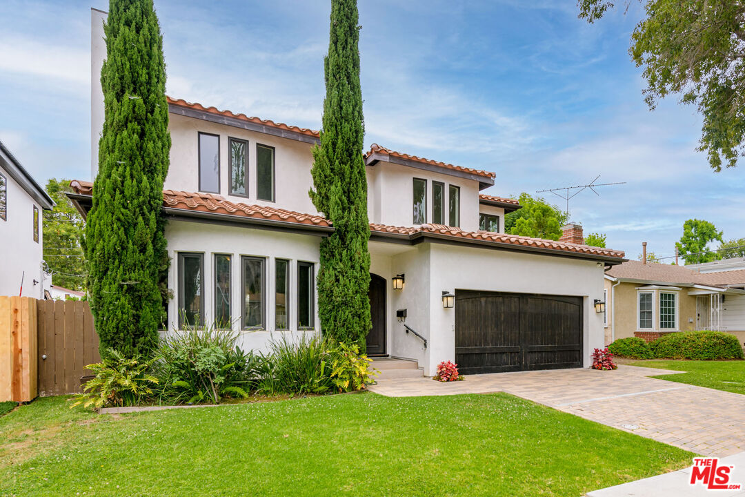 Property photo for 2627 Castle Heights Pl, Los Angeles, CA