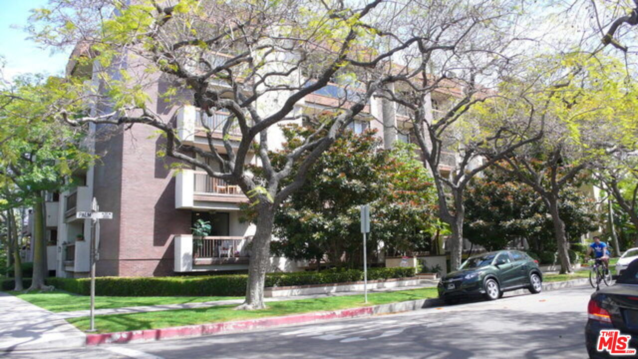 Property photo for 324 N Palm Dr, #204, Beverly Hills, CA