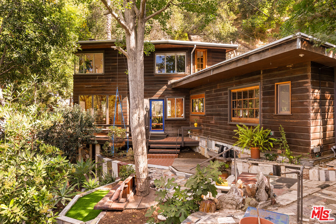Property photo for 1964 Landa St, Los Angeles, CA