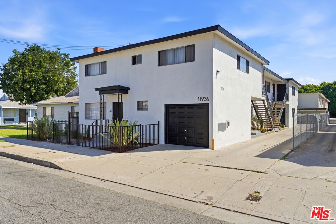 Property photo for 11936 Grevillea Ave, Hawthorne, CA