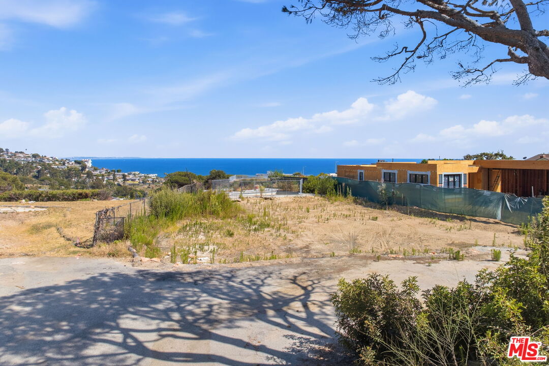 Property photo for 3442 Cloudcroft Dr, Malibu, CA